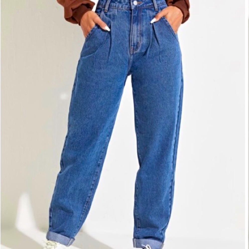 Zara. Ladies Vintage 80s mum blue jeans. Pleated, High rise. Sz 4. Ballo…